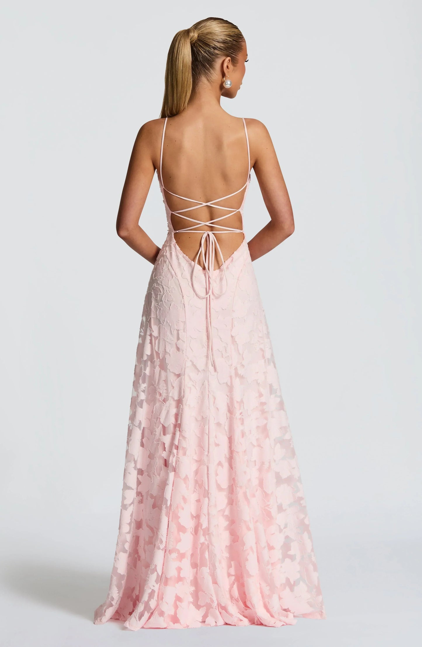 Elara · Vestido Largo de encaje con tirantes