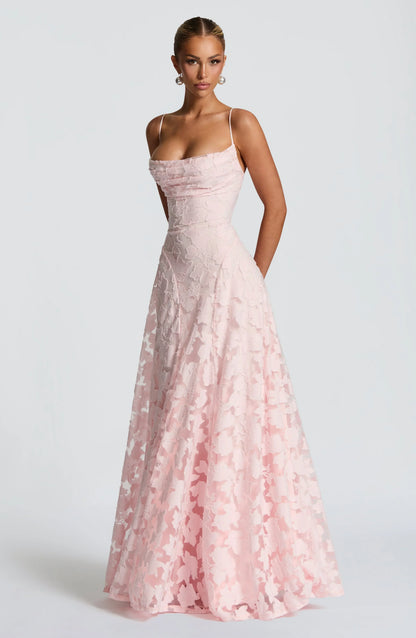 Elara · Vestido Largo de encaje con tirantes