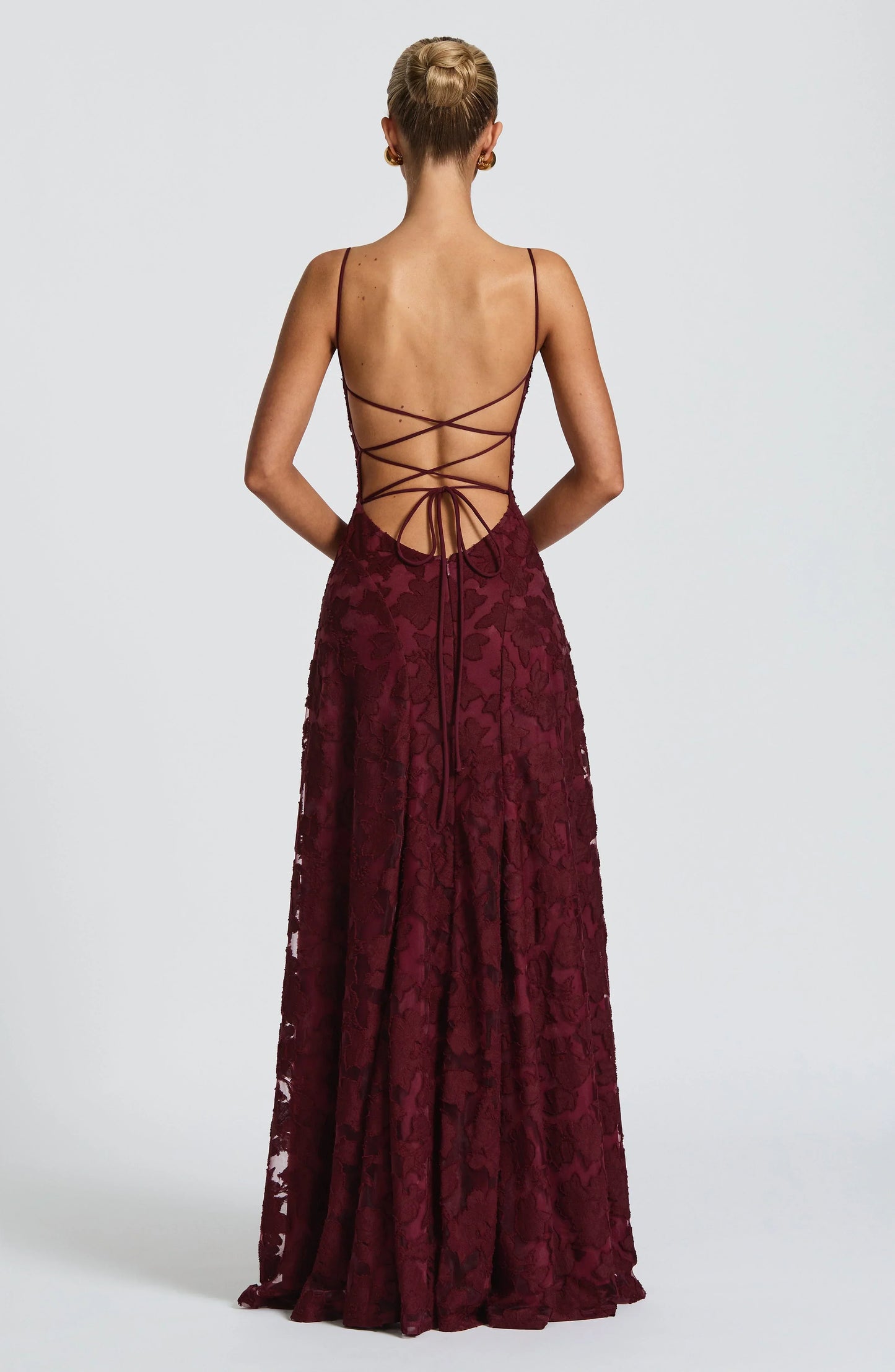 Elara · Vestido Largo de encaje con tirantes