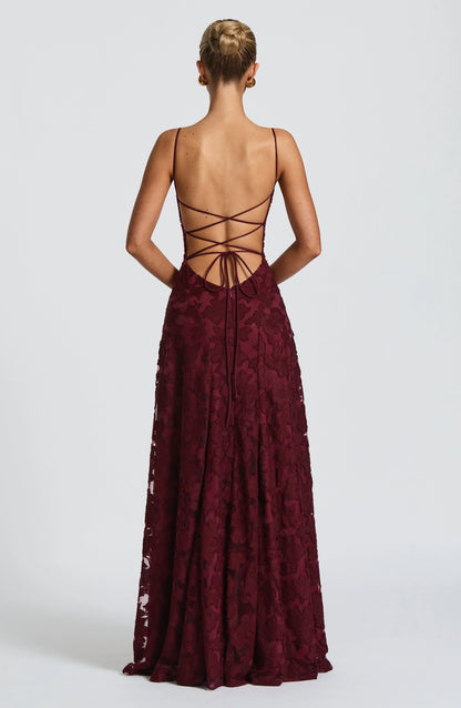 Elara · Vestido Largo de encaje con tirantes