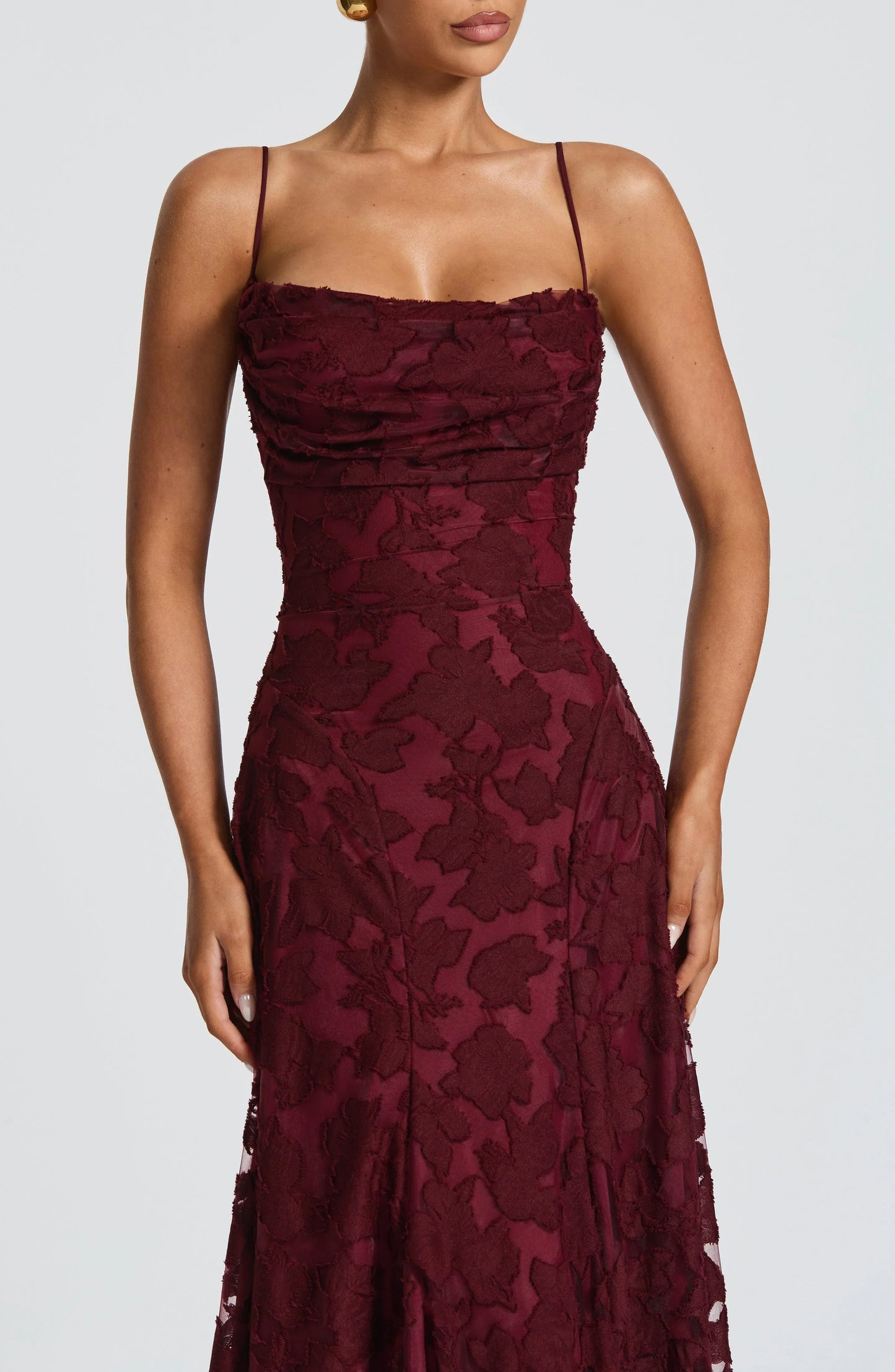 Elara · Vestido Largo de encaje con tirantes