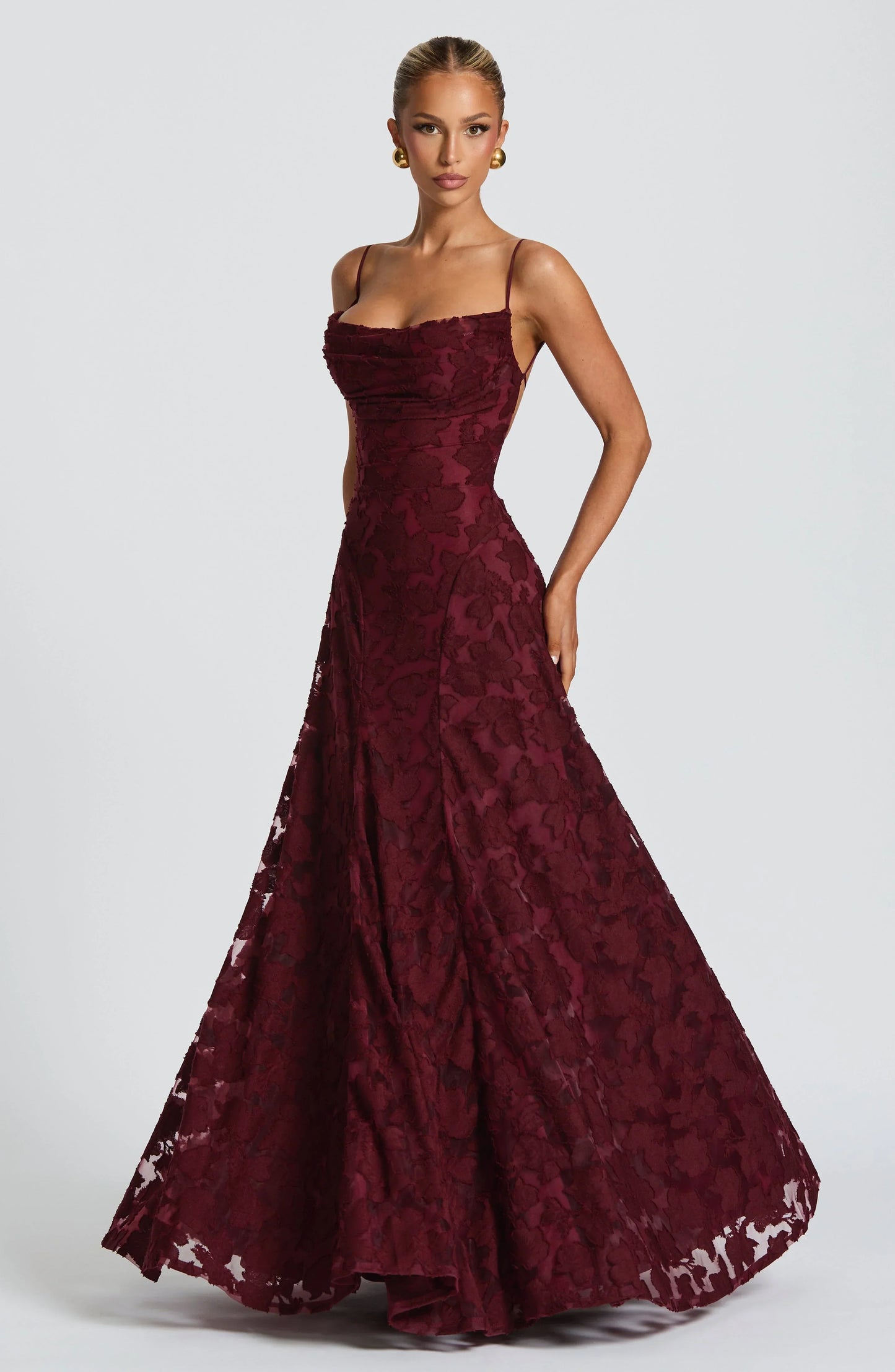 Elara · Vestido Largo de encaje con tirantes