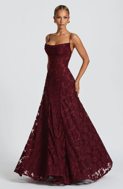 Elara · Vestido Largo de encaje con tirantes