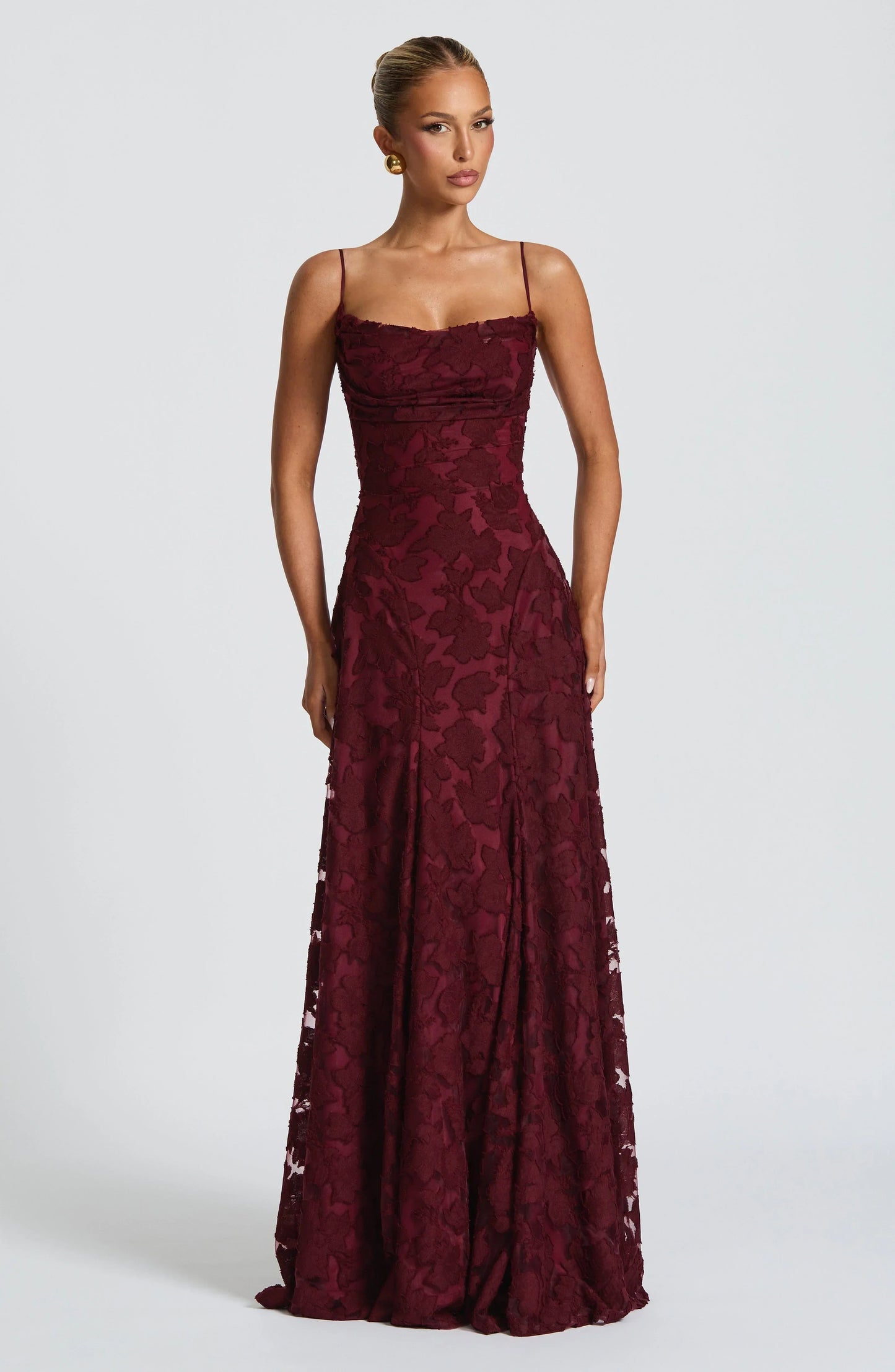 Elara · Vestido Largo de encaje con tirantes