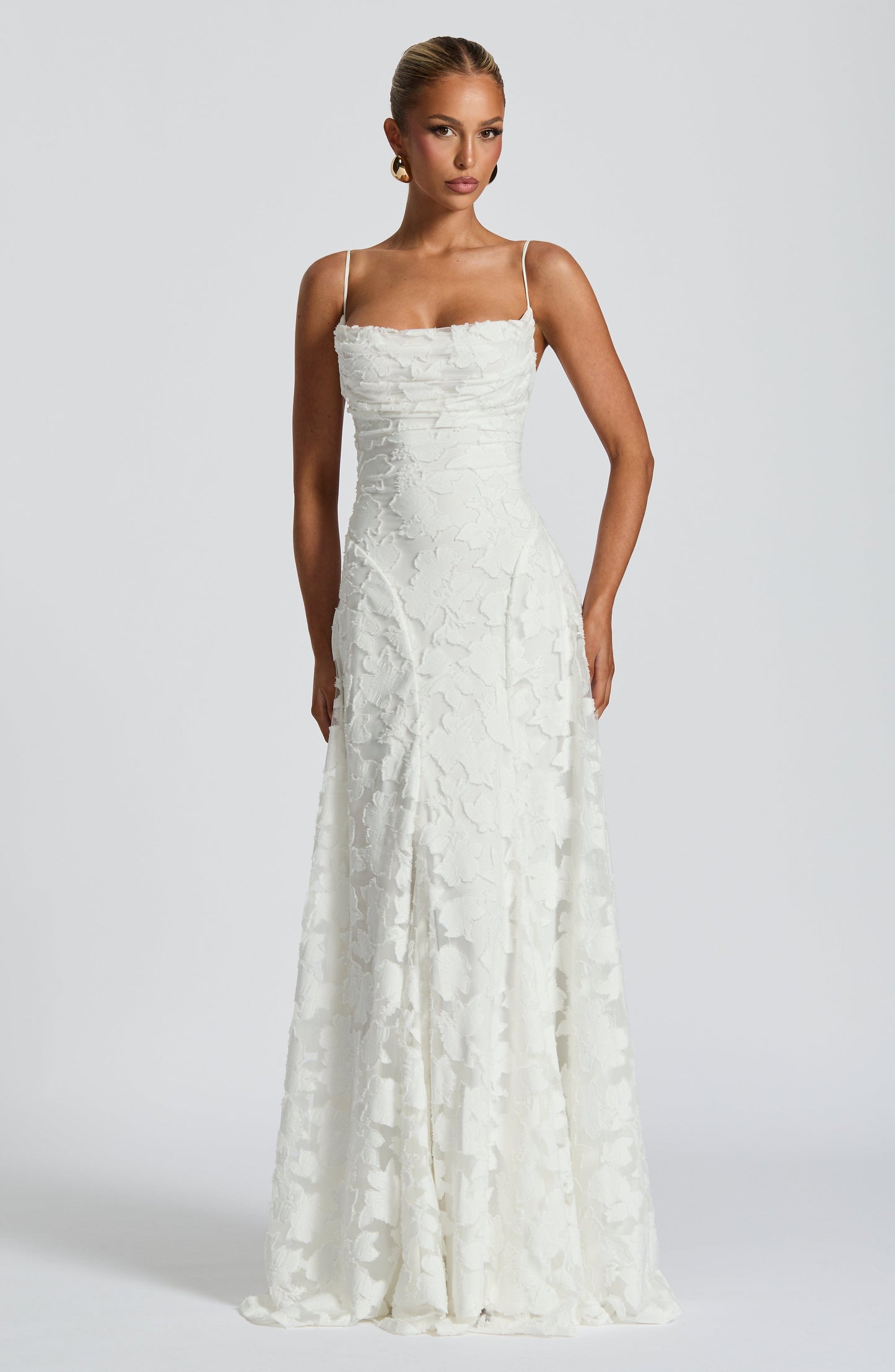 Elara · Vestido Largo de encaje con tirantes