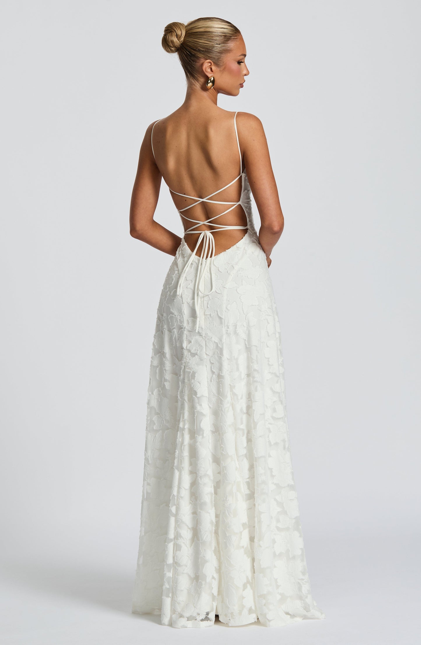 Elara · Vestido Largo de encaje con tirantes