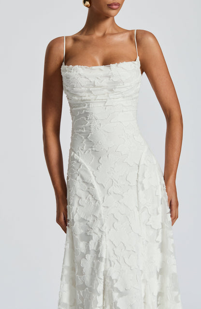 Elara · Vestido Largo de encaje con tirantes