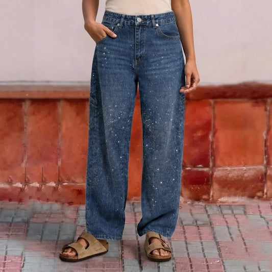 Vaqueros de mujer con adornos de bisutería: pantalones cómodos y casuales para el día a día y el tiempo libre